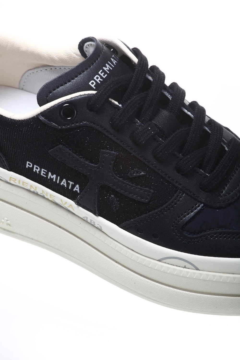 shop PREMIATA Saldi Scarpe: Premiata sneakers "Micol 6795".
Suola platform doppio strato.
Intersuola impreziosita dagli iconici timbri del brand.
Altezza suola 4,5 cm.
Fusbet Interno 26,2 cm.
Composizione: suola: 70% gomma, 30% EVA; tomaia: 30% pelle di vitello, 10% PA, 10% PET, 10% PU, 10% PL; fodera: 86% NY, 14% pelle di capra.
Prodotto in Vietnam.. MICOL-6795 number 9751149